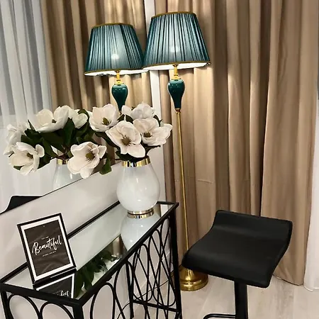 Leo's Garden View Agim Kadrimi 公寓