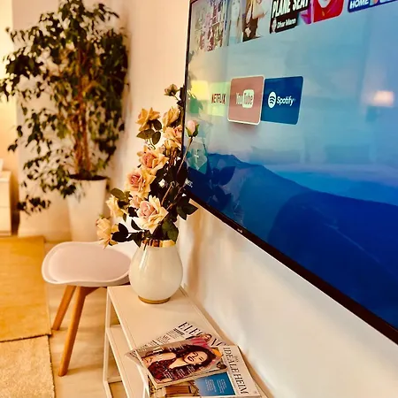 Leo's Garden View Agim Kadrimi 公寓